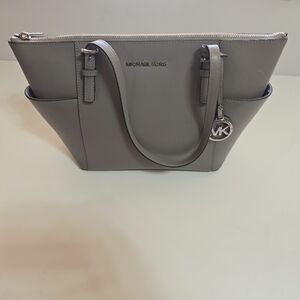 EUC Michael Kors Jet Set East/West Tote Pearl Gray